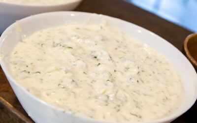 Sos – dip mast-o-khiar, bliskowschodnie tzatziki.